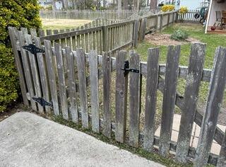 Wood Picket Fence Install Powell Point, NC
