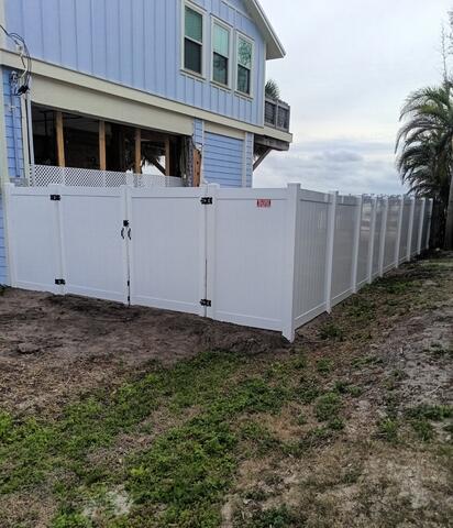 Vinyl Privacy Fence installation Ellenton FL