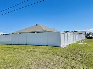 6 Foot Vinyl Privacy Fence 300 + Feet! Amazing project and the customer left us a 5 star review!