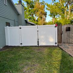 Vinyl Privacy Fence installation Sarasota FL